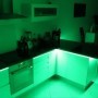 Eclairage des marches d'un escalier avec du ruban LED de couleur