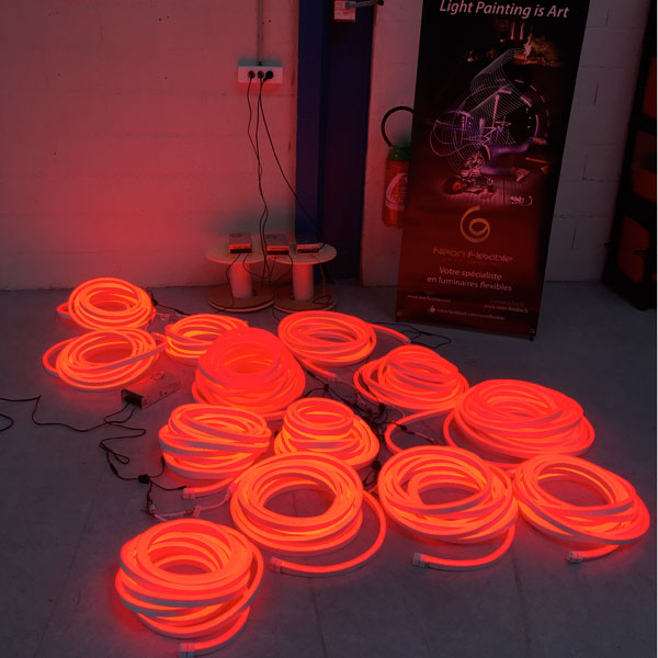 Led néon flex RGB fonctionnant sur le rouge