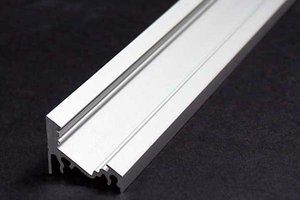Profilé LED d'angle spécial ruban LED et plafond